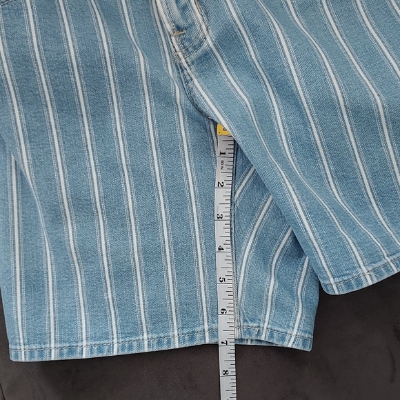 Gap, misses, size 0/25, light blue denim shorts with white stripes - Picture 5 of 7